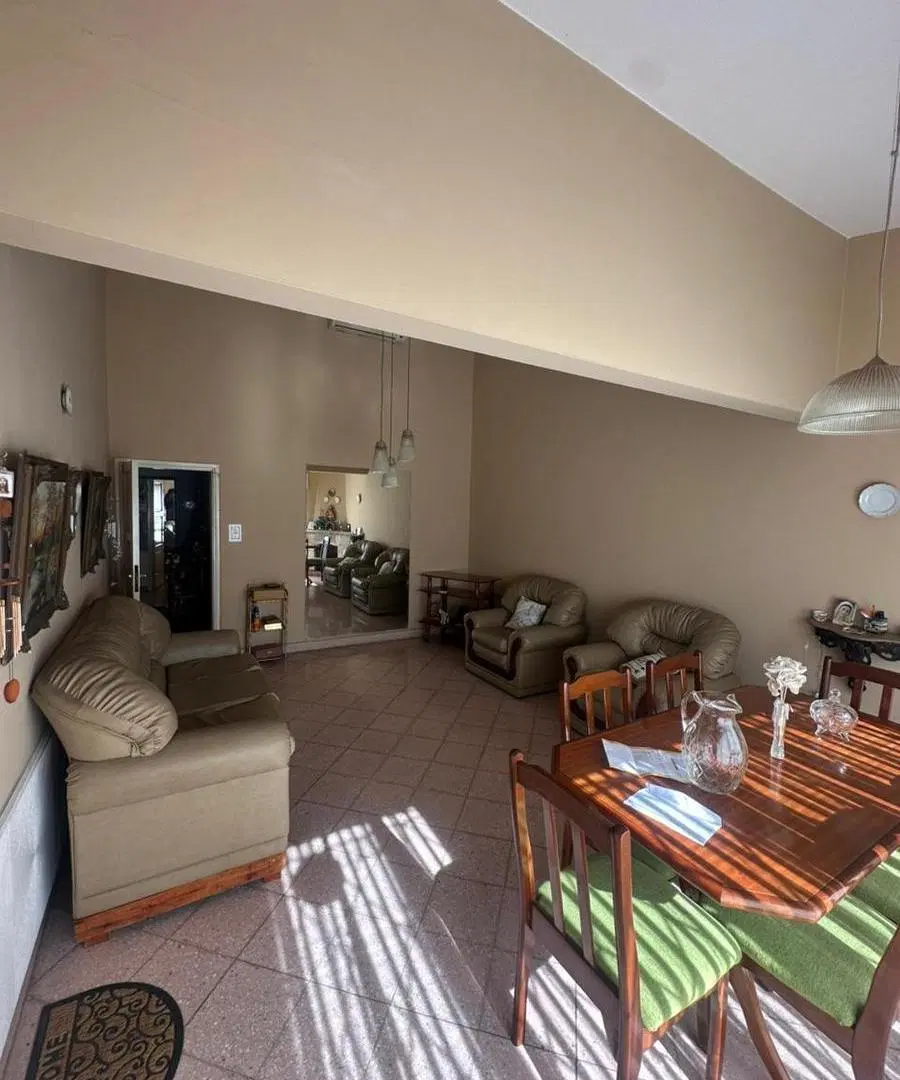 CASA EN VENTA AV. SANTA ANA IMPORTANTE ZONA COMERCIAL 3