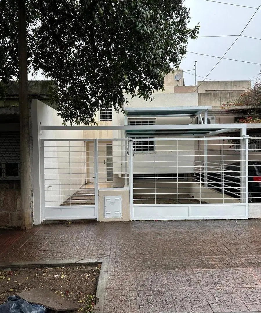 ALQUILER DUPLEX 4 DORMITORIOS B° JARDÍN 4