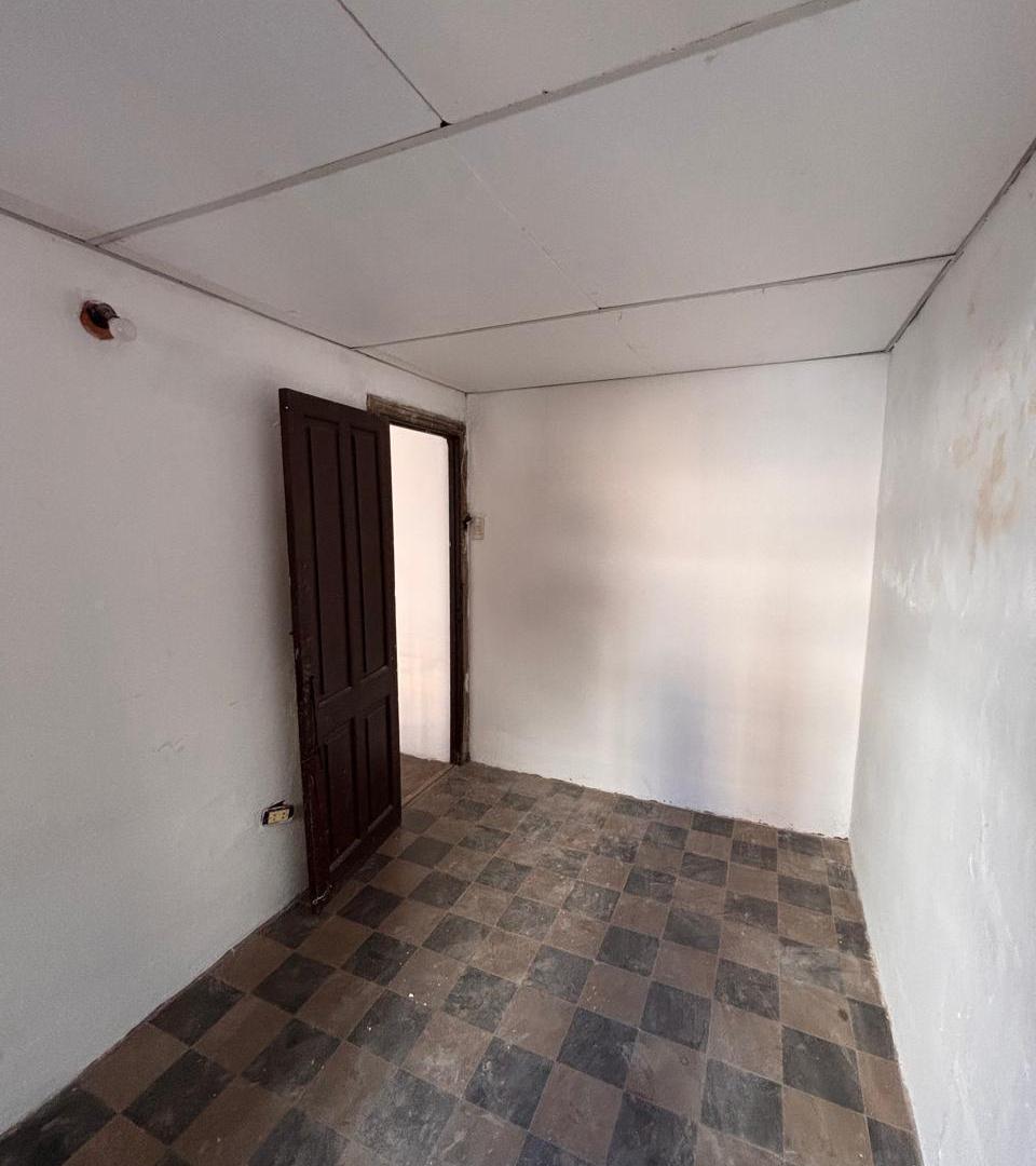 Foto de ALQUILER CASA 3 DORMITORIOS ALBERDI A METROS DE AV. COLON, imagen 2