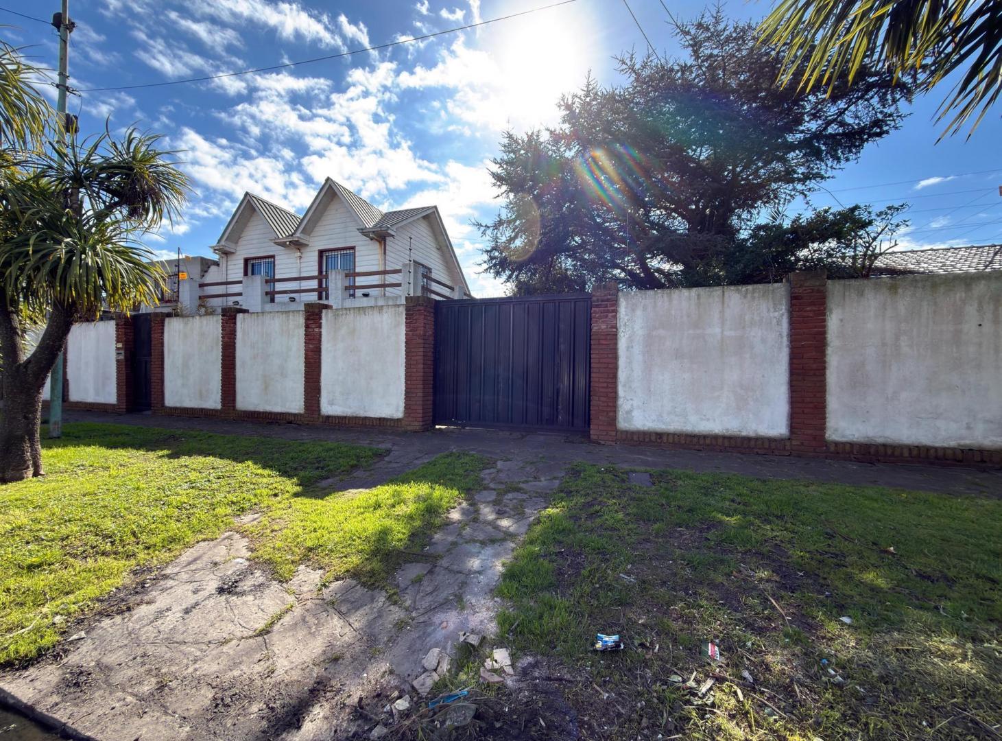 Foto de VENTA CASA 5 AMB CON GRAN PARQUE Y PISCINA BARRIO ZACAGNINI, imagen 1