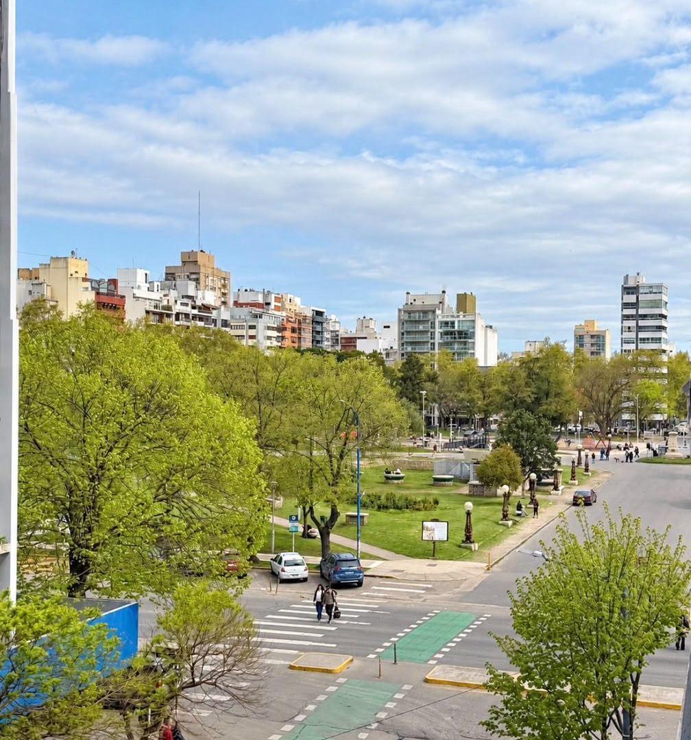 Foto de EXCLUSIVO DEPTO 4 AMB con dep. cochera/baulera, vista a Plaza Mitre, imagen 4