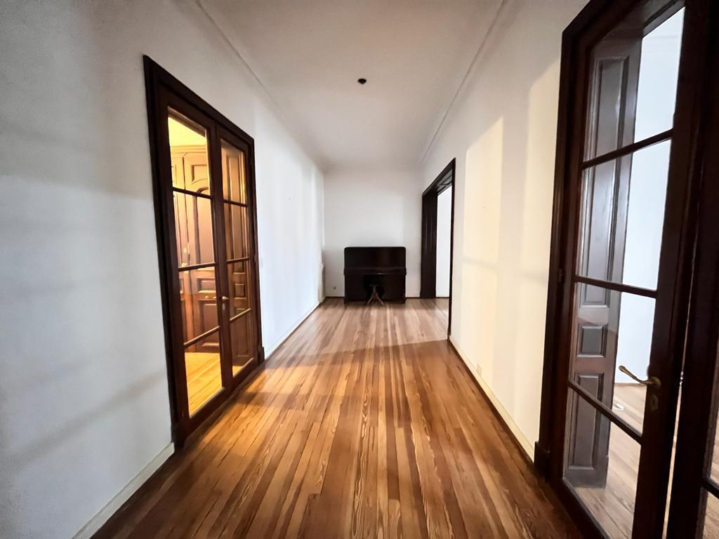 Venta Departamento Histórico de Época con Cuatro Dorm. en Pleno Centro, Muy Bien Mantenido. 1