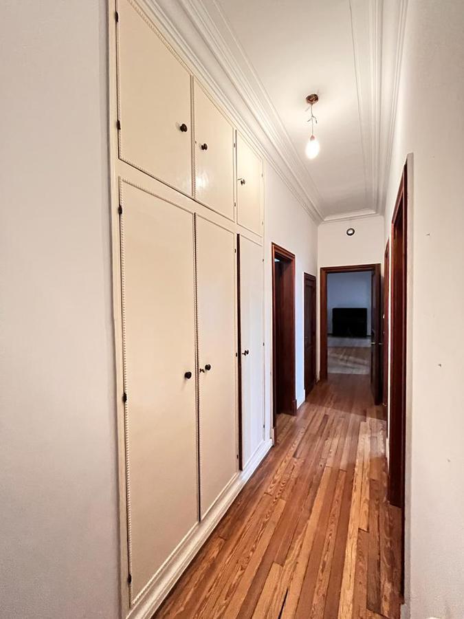 Venta Departamento Histórico de Época con Cuatro Dorm. en Pleno Centro, Muy Bien Mantenido. 2