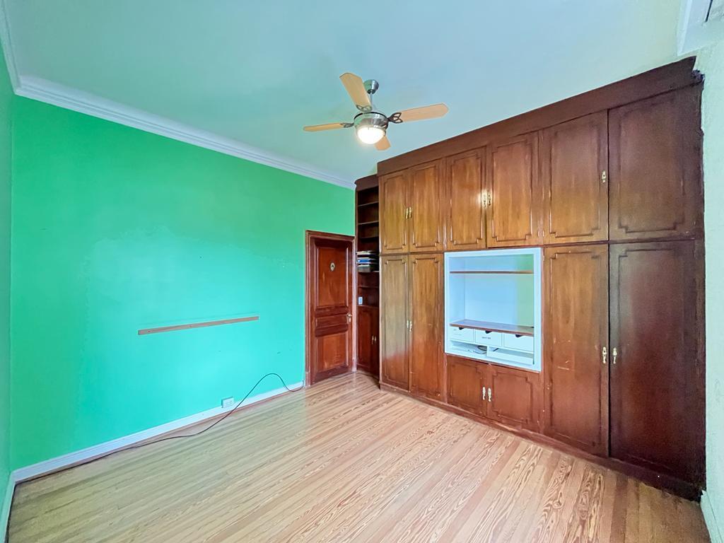 Venta Departamento Histórico de Época con Cuatro Dorm. en Pleno Centro, Muy Bien Mantenido. 4