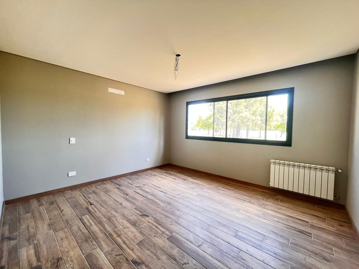 Venta Casa de Tres Dorm. en Pb con Galería y Pileta - La Rinconada Ibarlucea 4