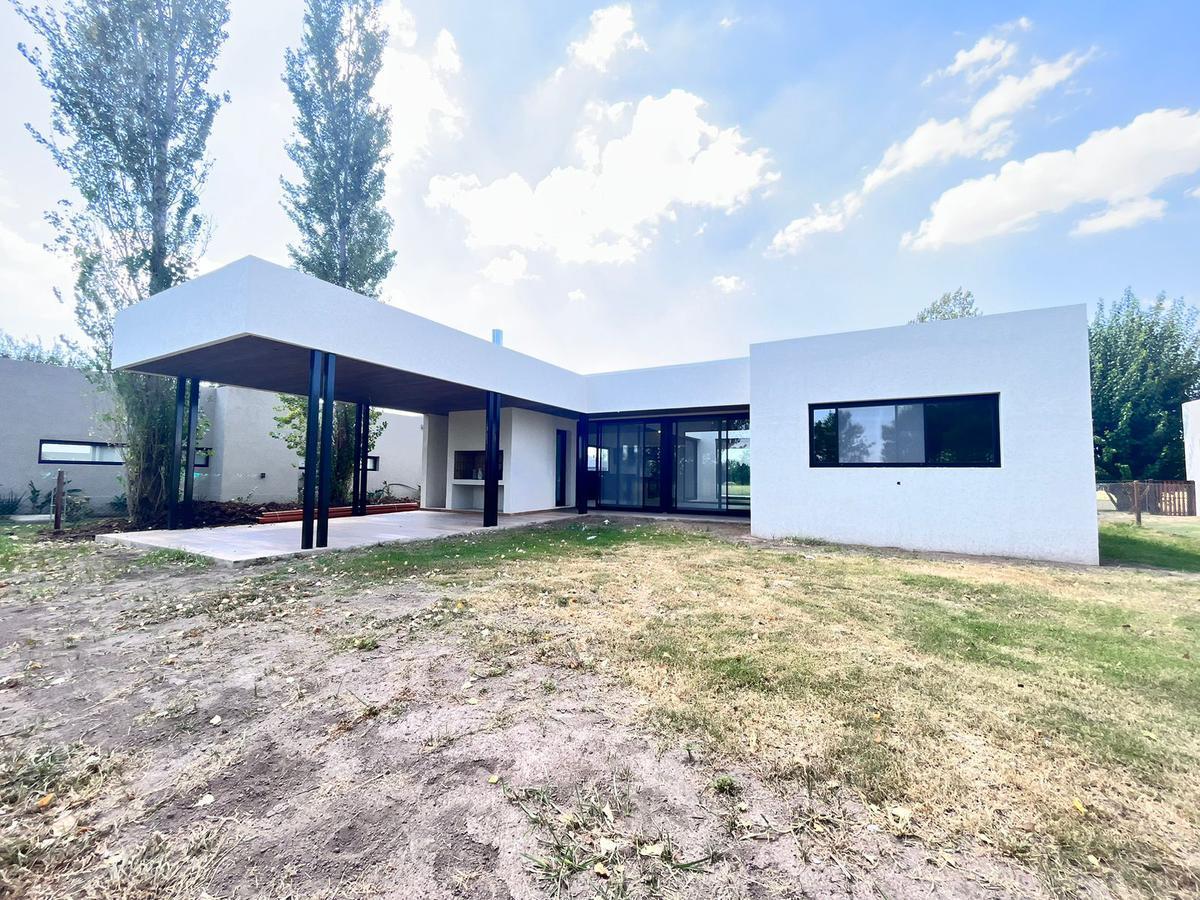 Venta Casa de Tres Dorm. en Pb con Galería y Pileta - La Rinconada Ibarlucea 5