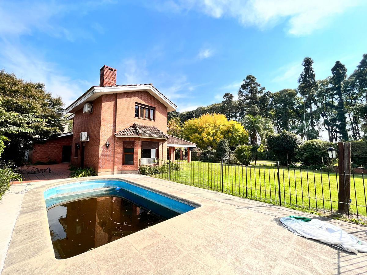 Venta Casa de Cuatro Dorm. con Jardin y Pileta. Al Lado del Jockey Club Rosario 5