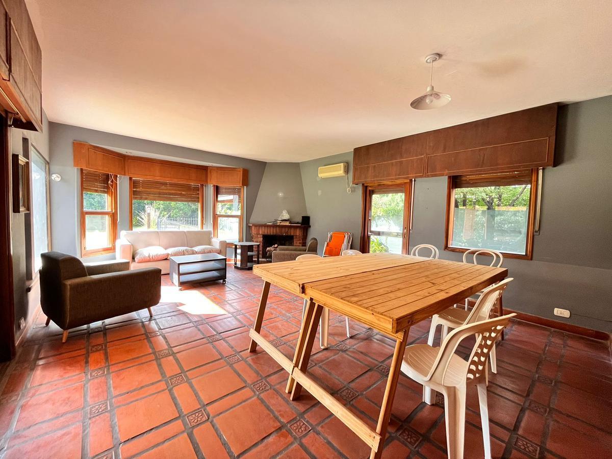Venta Casa de Cuatro Dorm. con Jardin y Pileta. Al Lado del Jockey Club Rosario 1