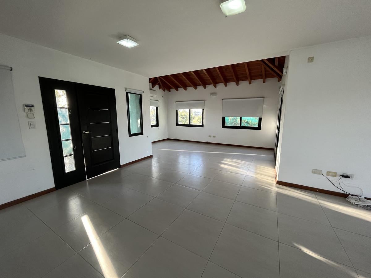 Foto de VENTA: casa de 3 dormitorios, galeria con parrillero, cochera en Tierra, imagen 3