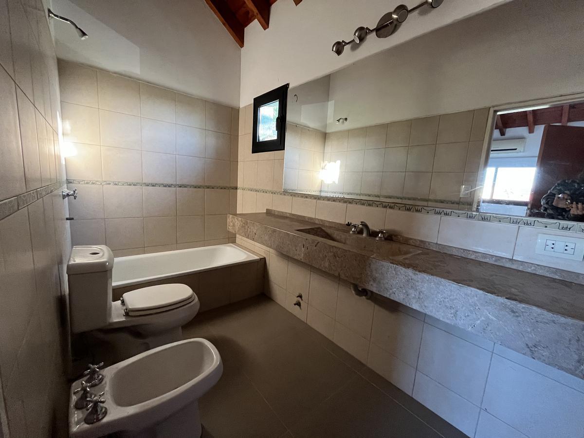 Foto de VENTA: casa de 3 dormitorios, galeria con parrillero, cochera en Tierra, imagen 4