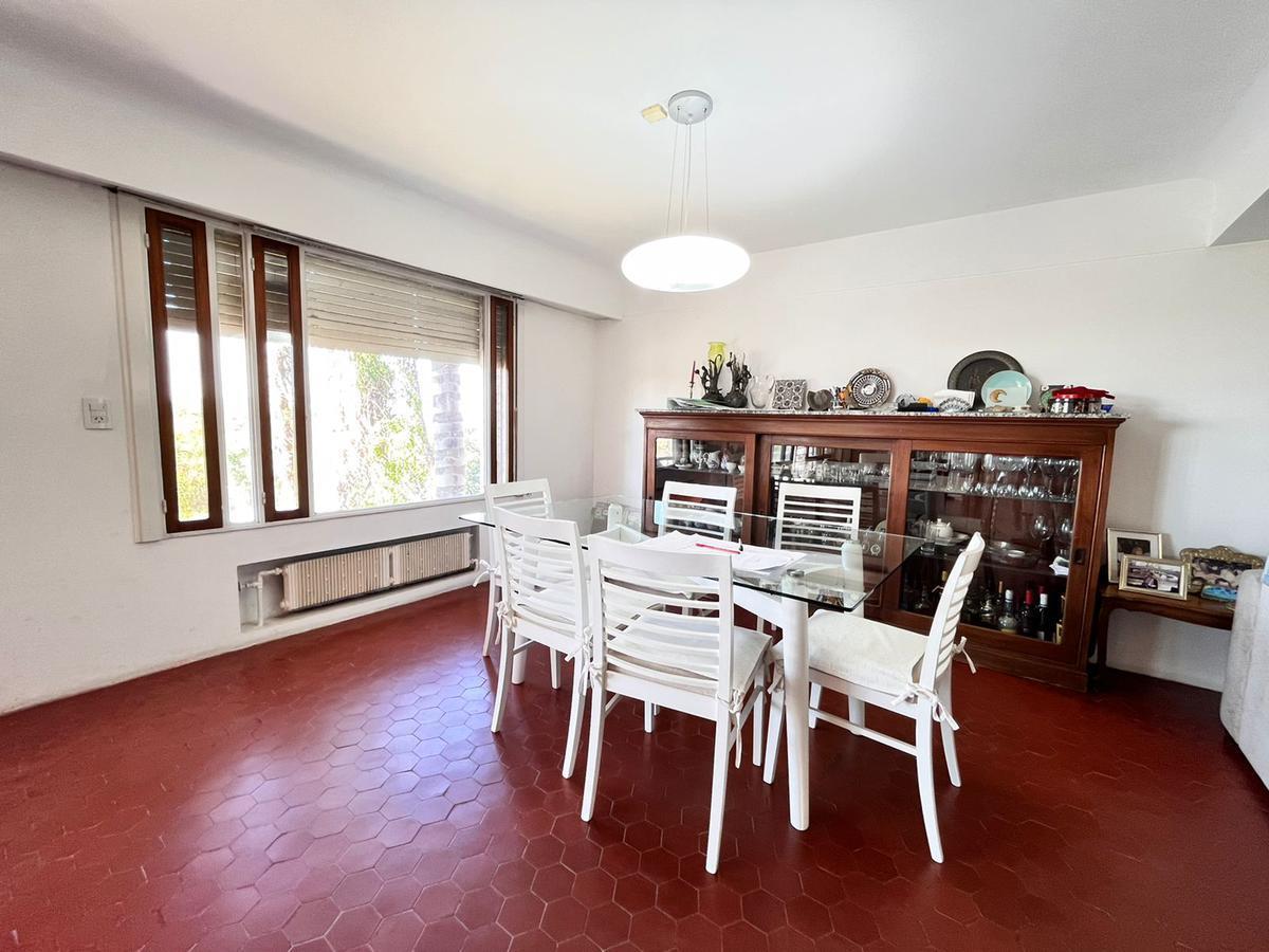 Casa de Cuatro Dorm. con Patio, Balcón, Jardin y Parrillero - 270 m² - Barrancas de Alberdi 2