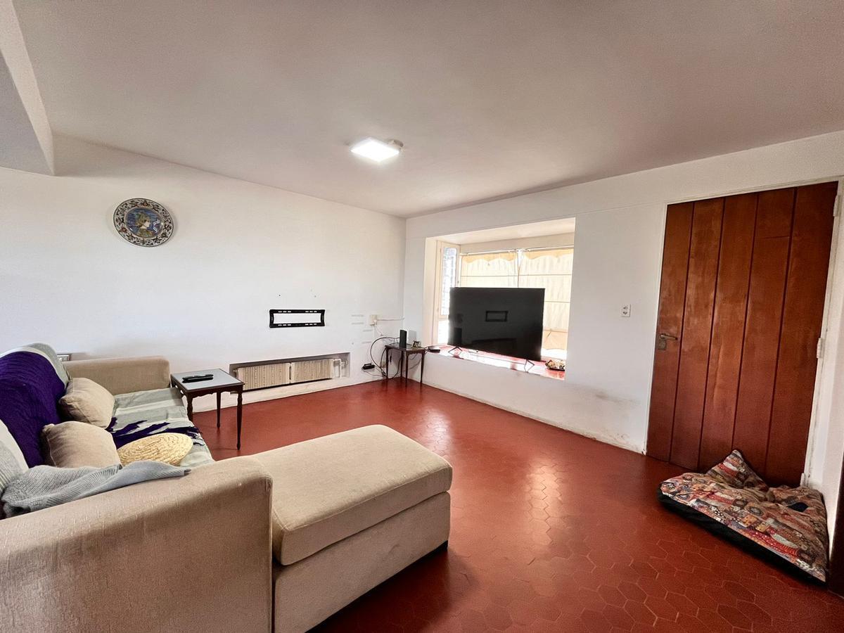 Casa de Cuatro Dorm. con Patio, Balcón, Jardin y Parrillero - 270 m² - Barrancas de Alberdi 3
