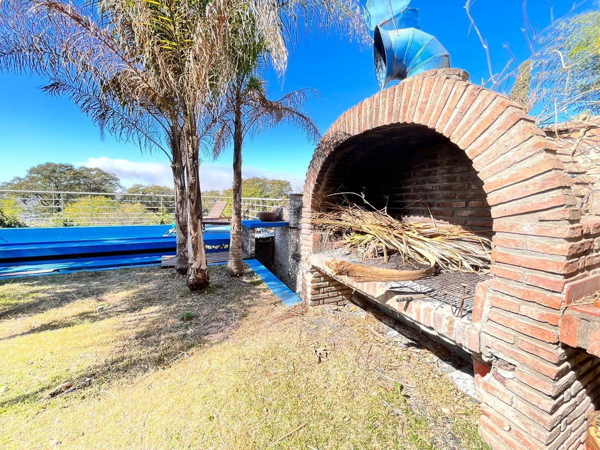 Casa de Cuatro Dorm. con Patio, Balcón, Jardin y Parrillero - 270 m² - Barrancas de Alberdi 4