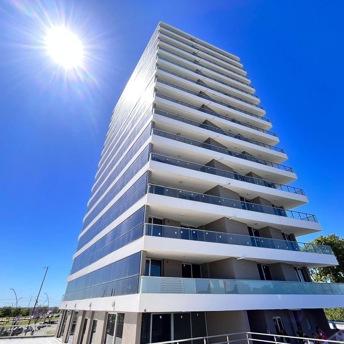 Venta - Departamento de Categoría a Estrenar con Amenities y Vista Al Río. Puerto Norte, Rosario. 3
