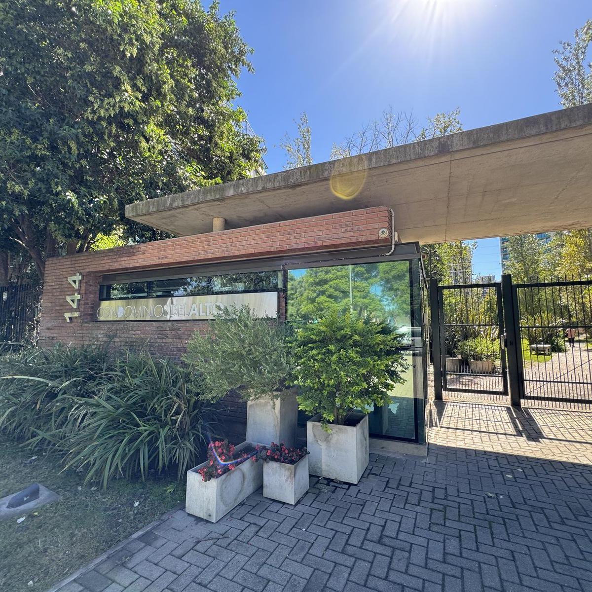 Venta Departamento de Tres Dorm. con Balcón Terraza y Cochera en Condominios del Alto, Rosario 1