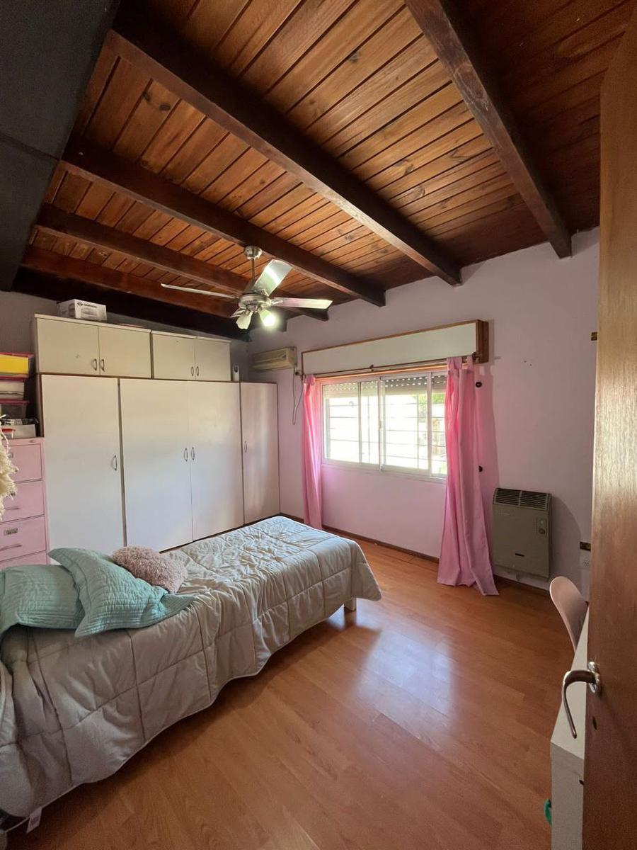 Casa de Pasillo Única en Alberdi 4