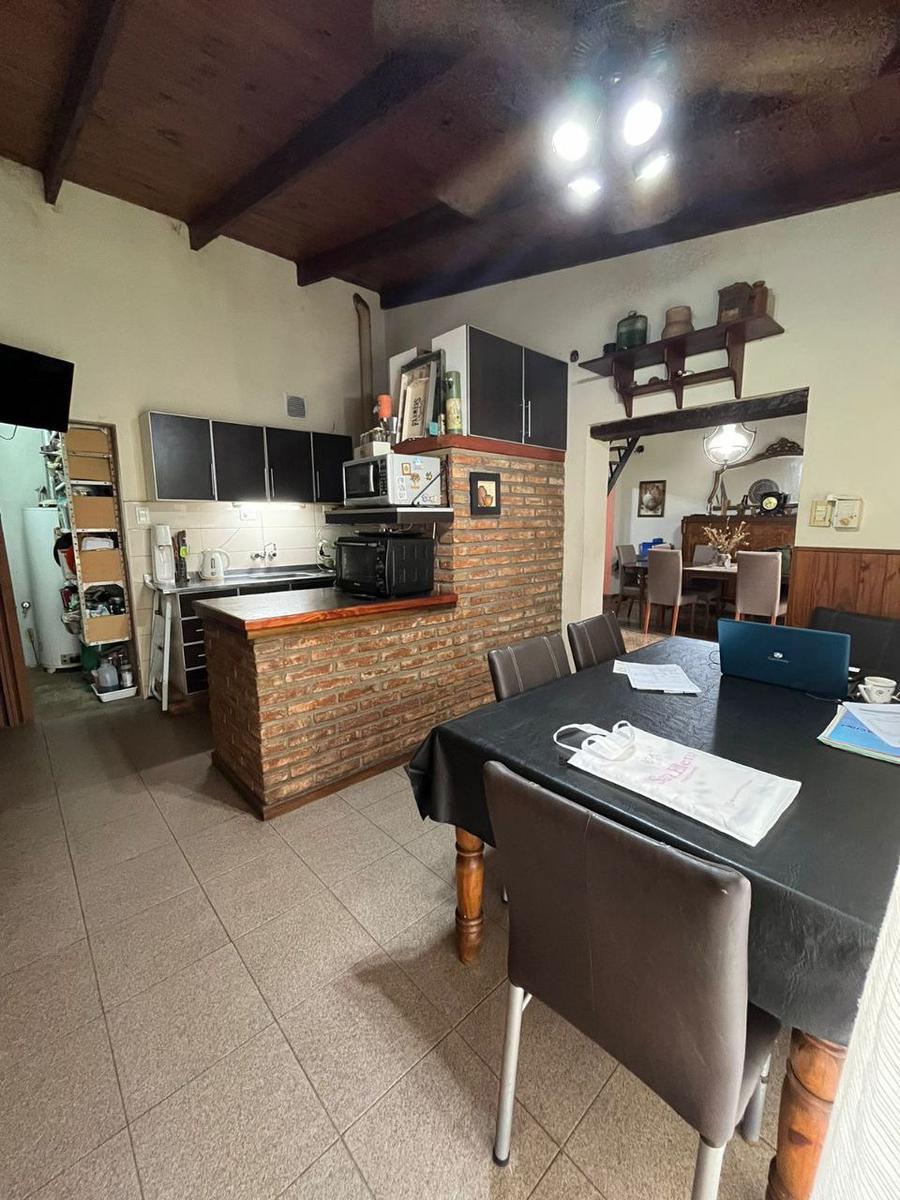 Casa de Pasillo Única en Alberdi 1
