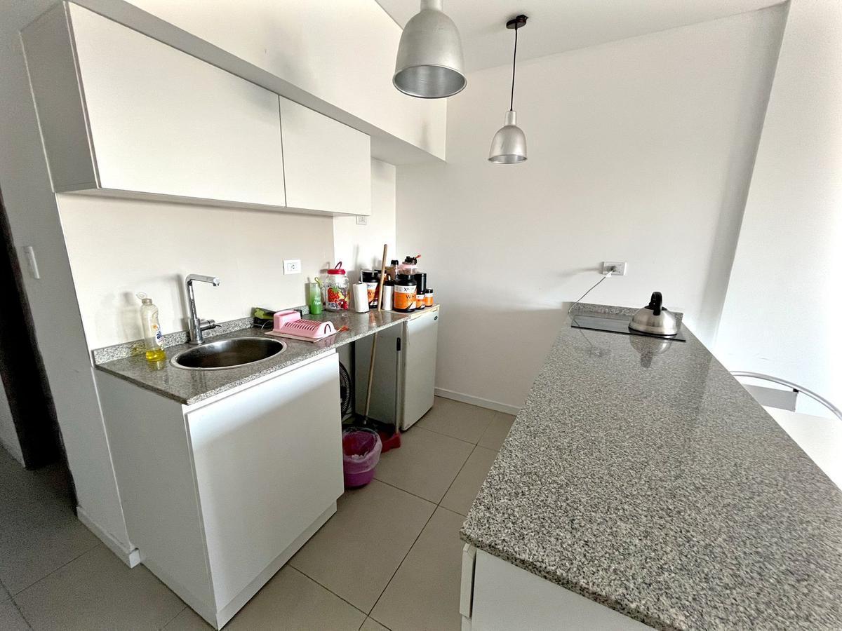 Foto de VENTA: monoambiente con balcón al frente y amenities. Barrio Echesortu, imagen 4