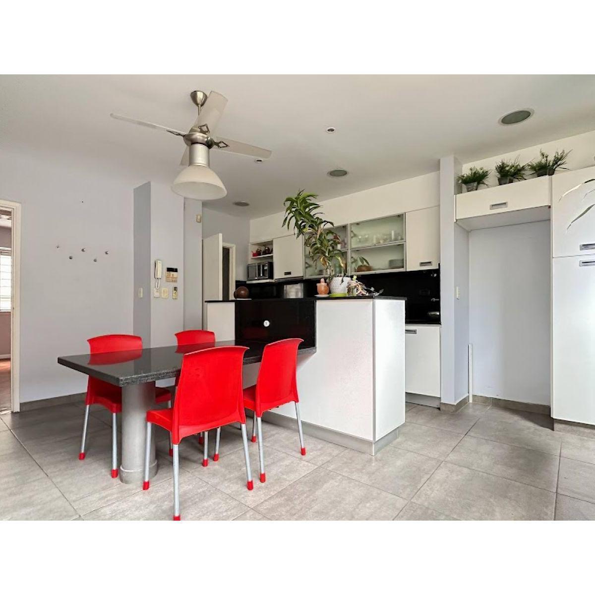 Venta | Casa de Cuatro Dorm. en Rosario. 4