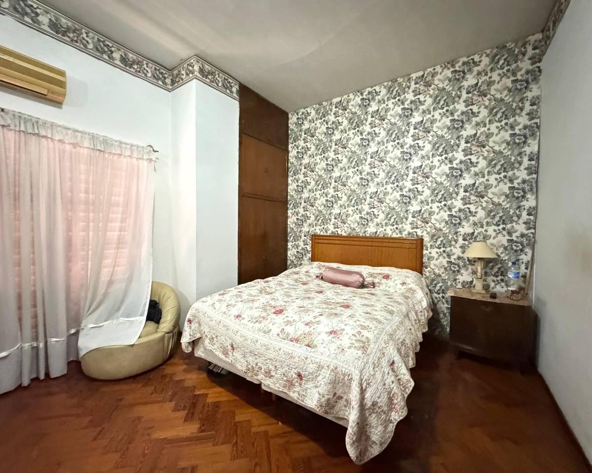 Venta Importante Casa de Cinco Dorm., Dos Cocheras, Jardin y Pileta. Rosario Luis Agote 2