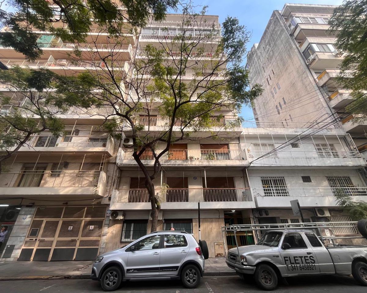 Venta - Departamento de Tres Dorm. en Piso Exclusivo, con Balcón Al Frente en Rosario Centro 3