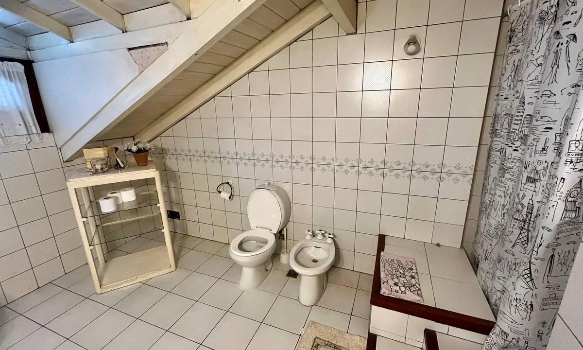 Casa de Tres Dorm. con Pileta y Gran Jardín en Fisherton, Rosario. 1