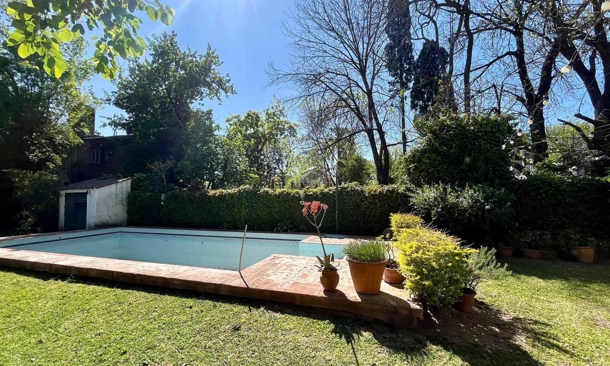 Casa de Tres Dorm. con Pileta y Gran Jardín en Fisherton, Rosario. 4