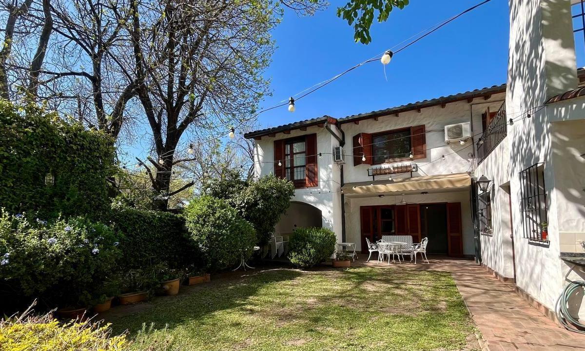 Casa de Tres Dorm. con Pileta y Gran Jardín en Fisherton, Rosario. 5