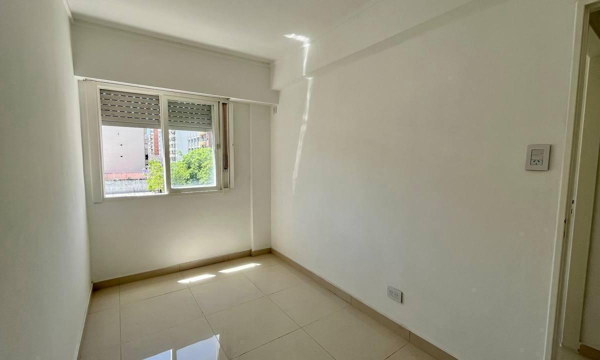 Venta - Departamento de Dos Dorm. con Balcón en Centro, Rosario 3