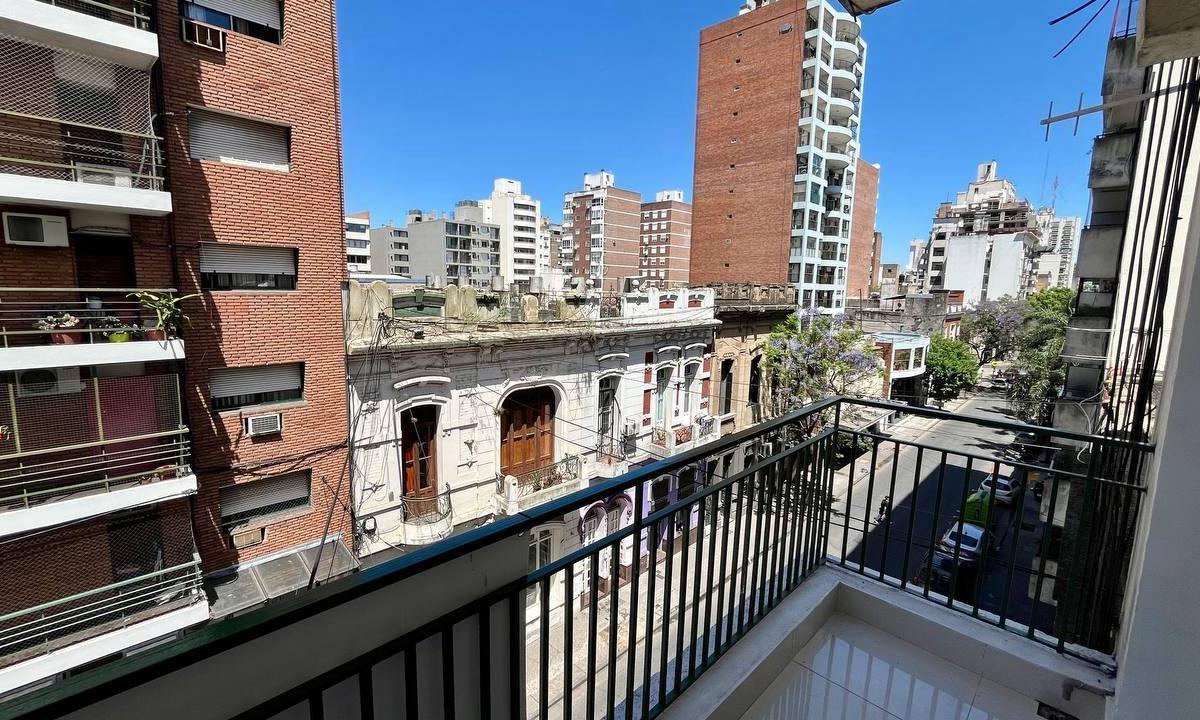 Venta - Departamento de Dos Dorm. con Balcón en Centro, Rosario 2