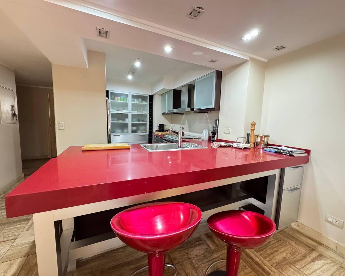 Venta - Departamento de 4 Dorm. con Balcón Al Frente, Vista Al Rio, Cochera. Barrio Martin 3