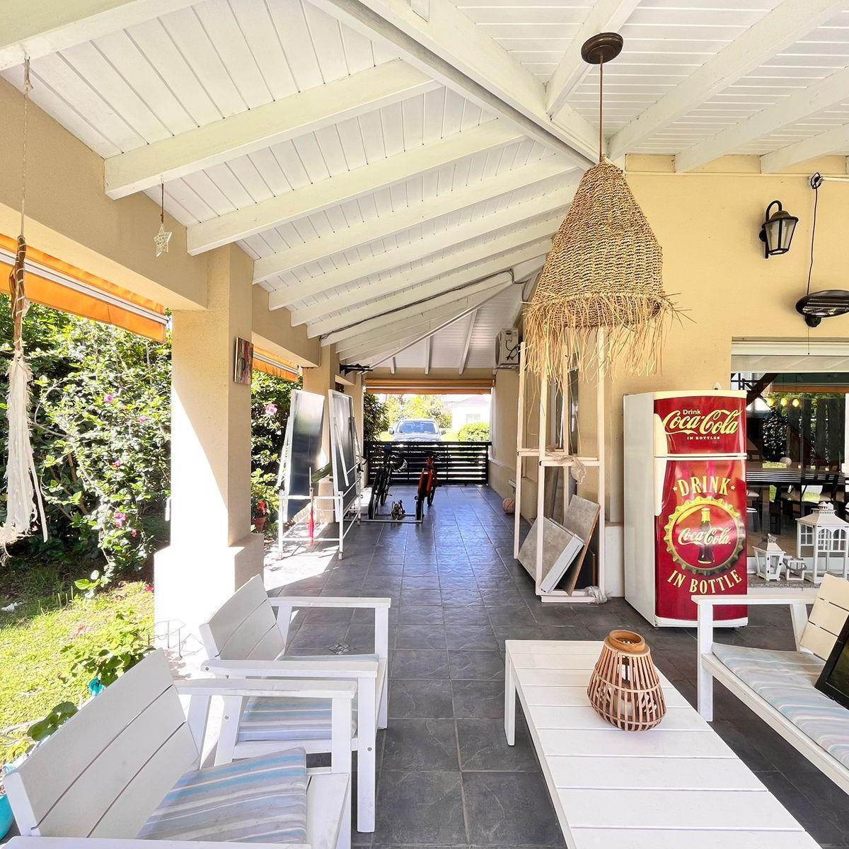 Venta Casa de Tres Dorm. con Galeria y Pileta en Barrio Privado Cadaqués Funes Hills 2