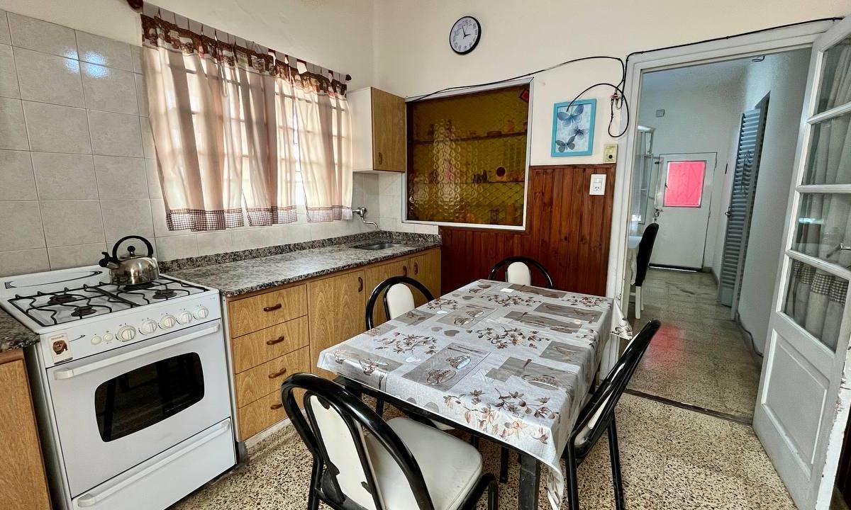 Venta - Dos Casas con Dos Cocheras Sobre Terreno de 208 m² en Refinerias, Rosario 3
