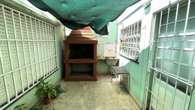 Venta - Dos Casas con Dos Cocheras Sobre Terreno de 208 m² en Refinerias, Rosario 5