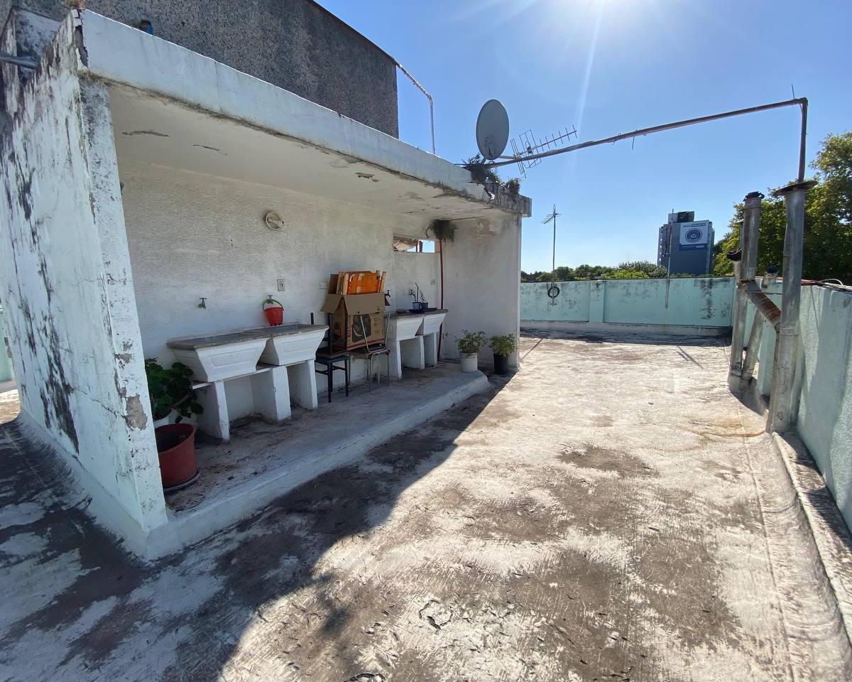 Venta - Departamento de Dos Dorm. en Pellegrini y Alsina 5