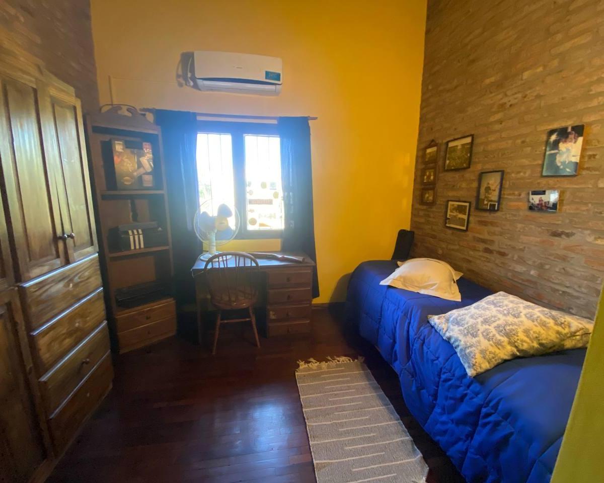 Casa de Cuatro Dorm., Pileta y Tres Cocheras en Fisherton, Rosario 4