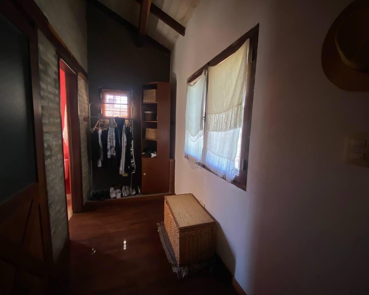 Casa de Cuatro Dorm., Pileta y Tres Cocheras en Fisherton, Rosario 5