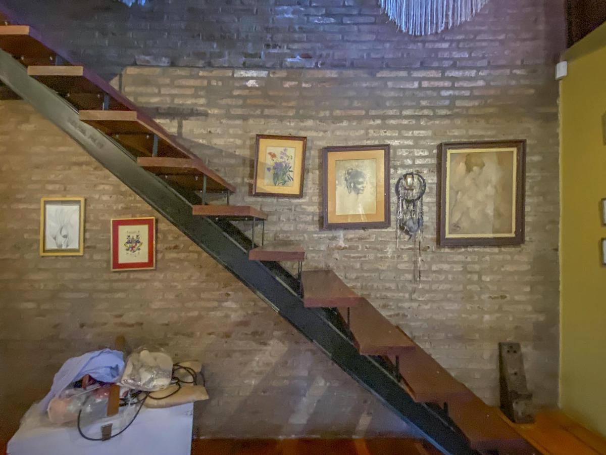 Casa de Cuatro Dorm., Pileta y Tres Cocheras en Fisherton, Rosario 2
