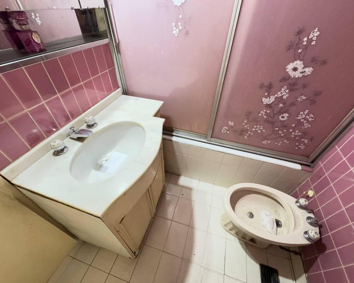 Venta - Departamento de Tres Dorm. con Balcón Al Frente Para Reciclar. Rosario, Centro 4
