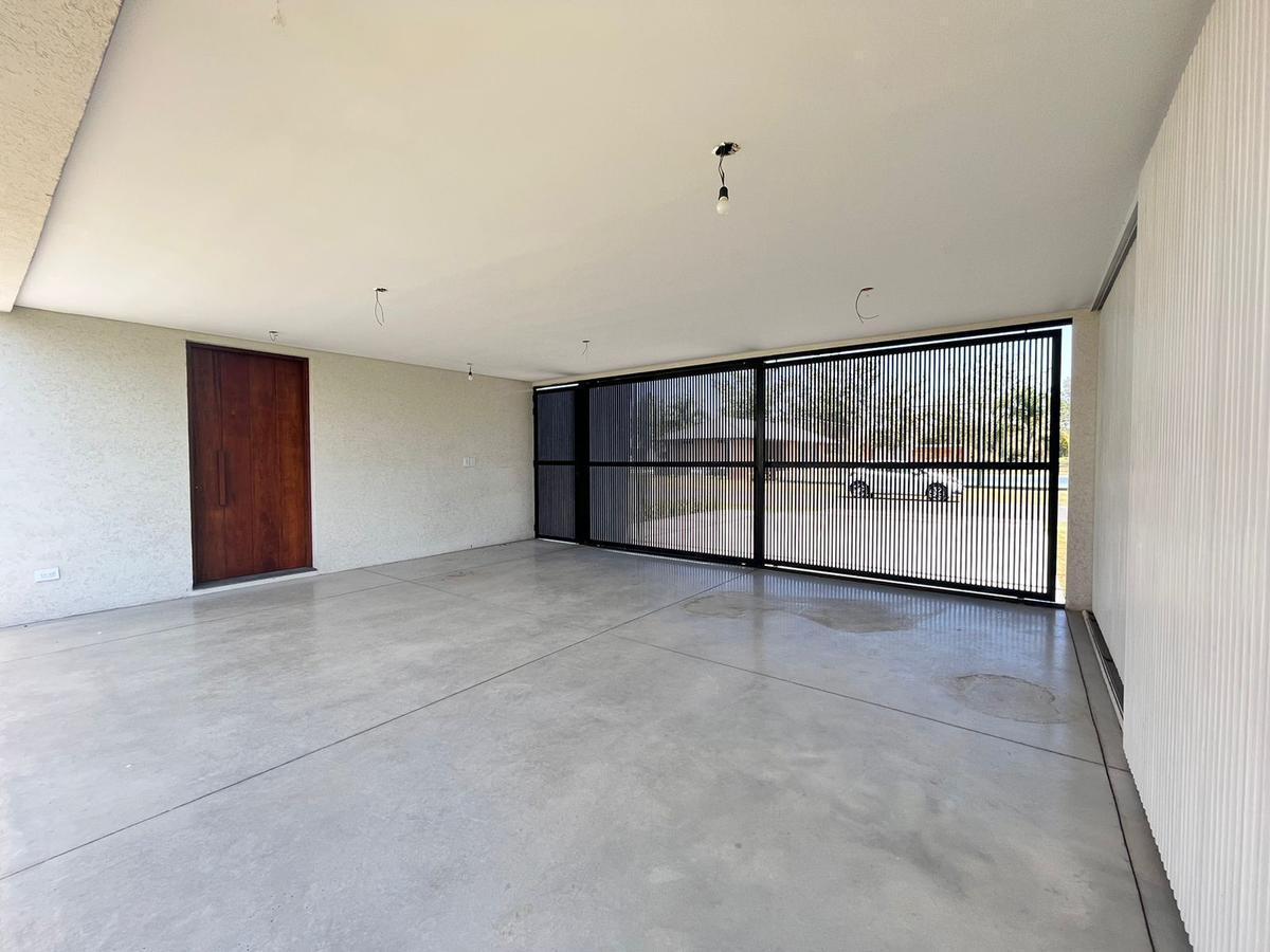 Venta Casa de Tres Dorm. con Quincho y Piscina, 235 m² Totales. La Rinconada, Ibarlucea 1