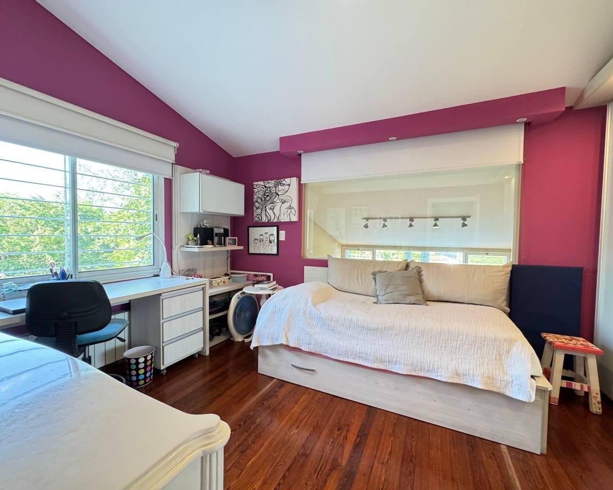 Venta - Casa de Tres Dorm. con Pileta, Galería y Cocheras. Fisherton, San Eduardo, Rosario 4