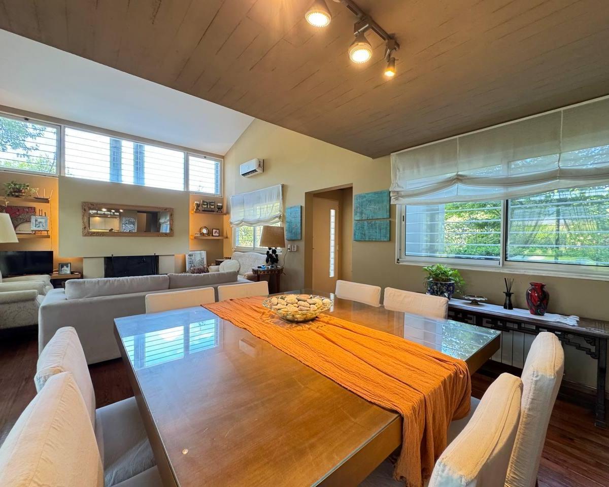 Venta - Casa de Tres Dorm. con Pileta, Galería y Cocheras. Fisherton, San Eduardo, Rosario 5
