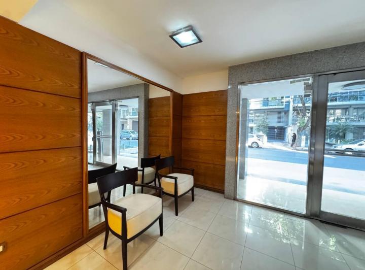 Venta - Departamento de tres dormitorios con balcón, cochera y amenities. Rosario, Centro Río 3