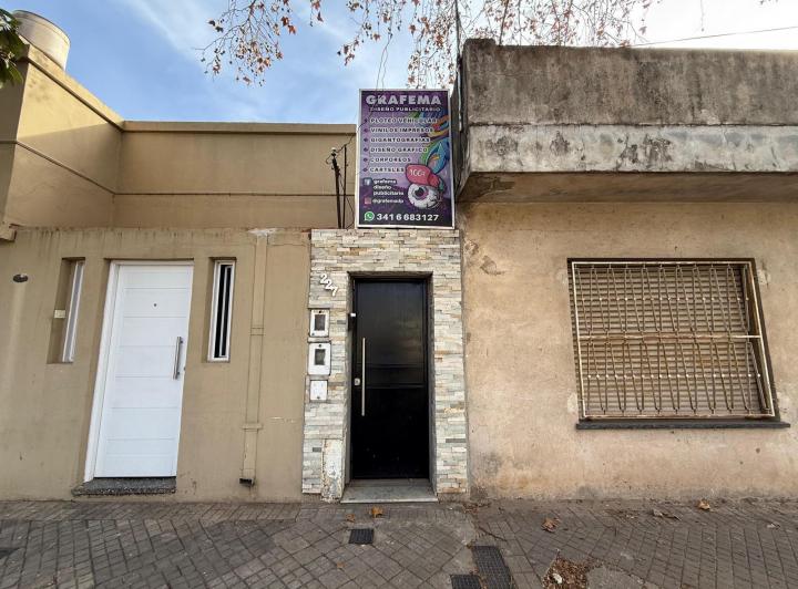 Venta - Departamento de pasillo de un dormitorio y patio en Barrio Islas Malvinas, Rosario 2