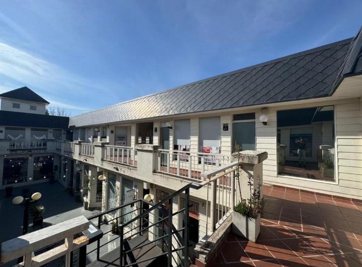 Venta - Local comercial de 20 m2 a estrenar en Paseo Victoria, Funes 2