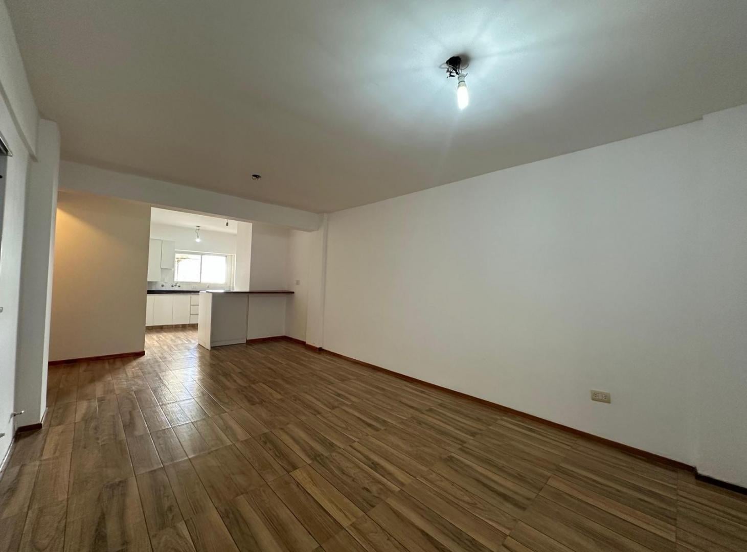 VENTA: Departamento de tres dormitorios y dos baños a una cuadra del Río, Rosario