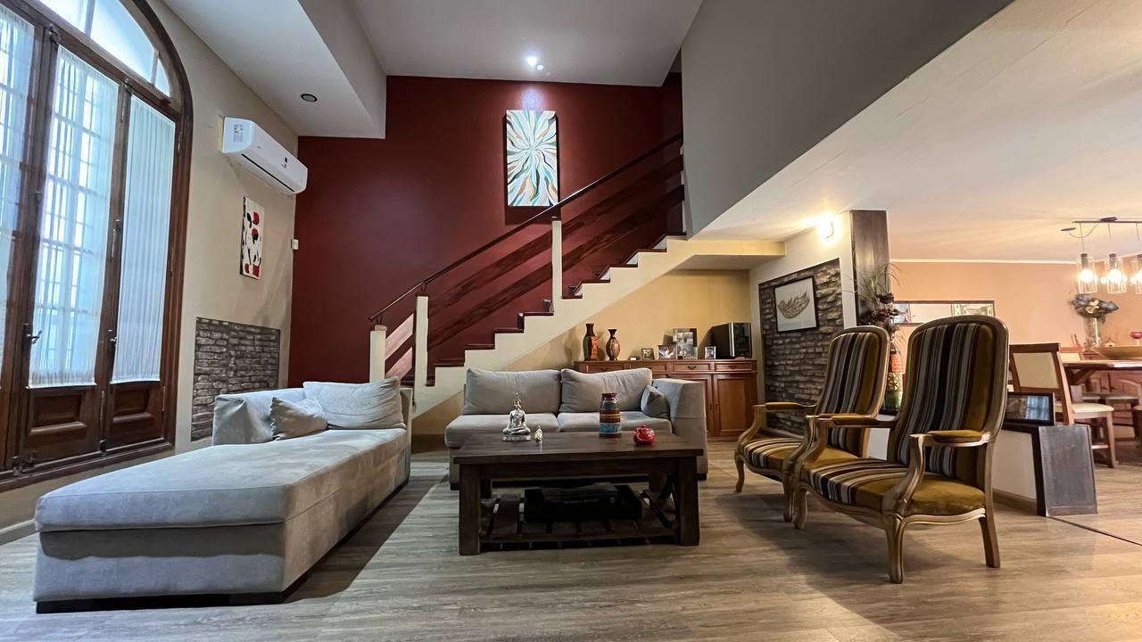 VENTA/PERMUTA - Casa de 3 dormitorios con terraza y parrillero en Pichincha, Rosario. Apta crédito.