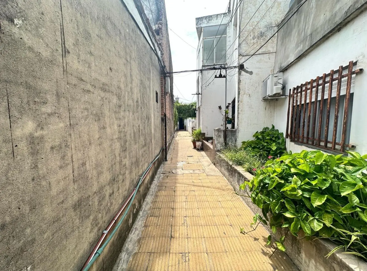 VENTA: Departamento de pasillo con dos dormitorios a reciclar, Rosario 2