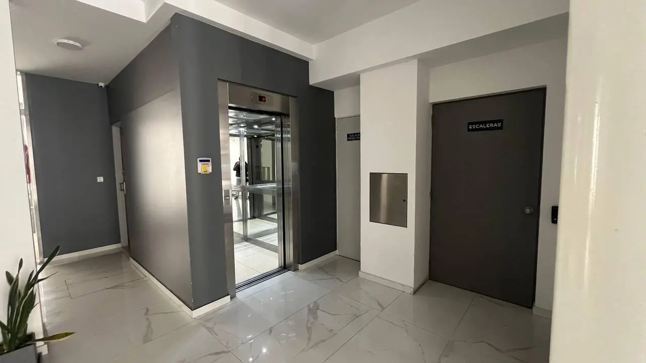 VENTA: departamento de un dormitorio con balcón terraza. Zona Centro, Rosario 2