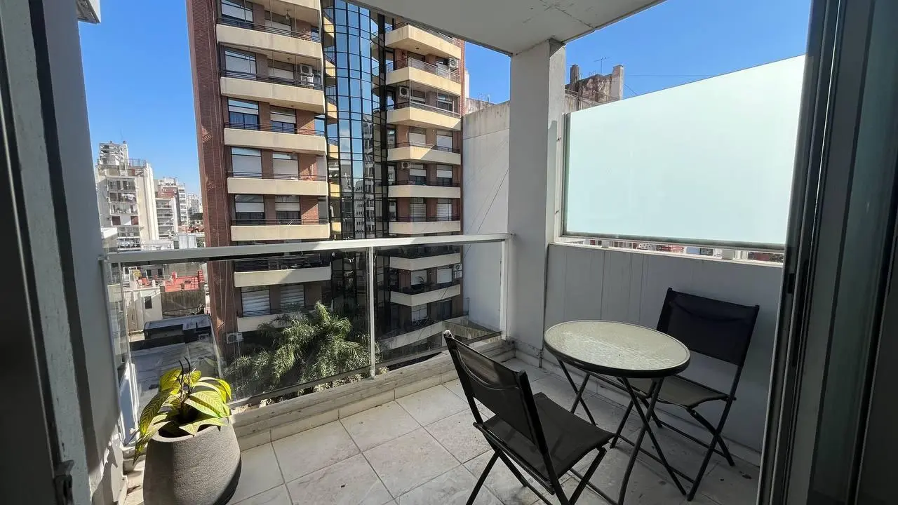 VENTA: departamento de un dormitorio con balcón terraza. Zona Centro, Rosario 5